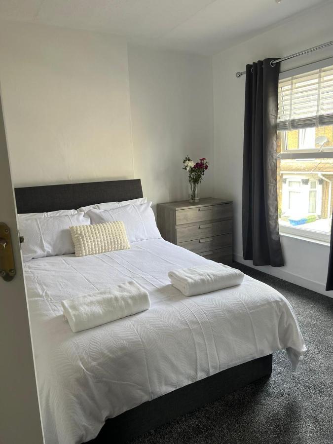 Crown Road Apartment Ситтингбурн Экстерьер фото